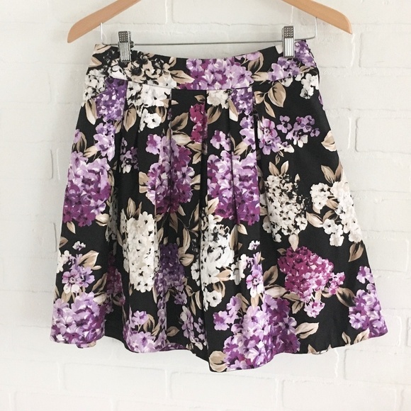 White House|Black Market Skirt Lilac Hydrangea Black Cream Pleated Coquette Sz 4 - Picture 2 of 13